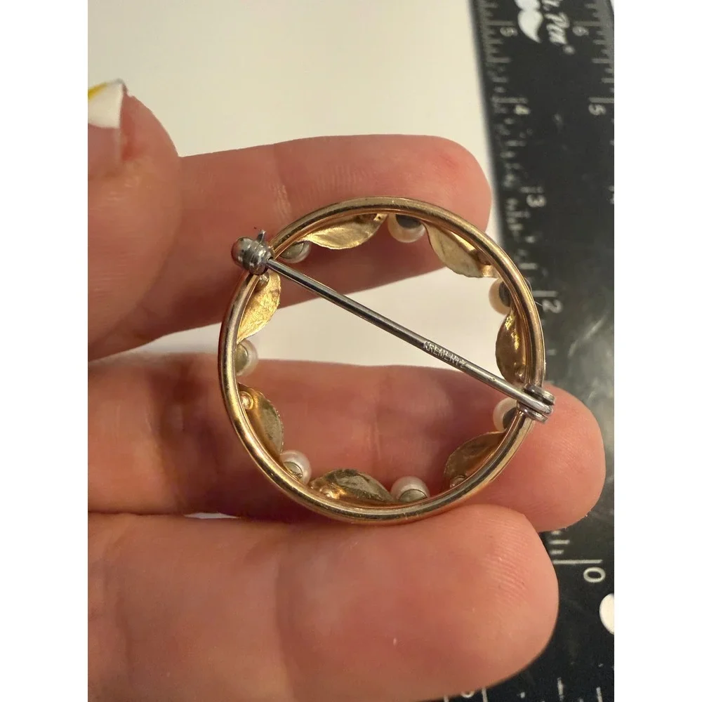 Krementz Gold Tone Leaf and Faux Pearl Wreath Circle Brooch Pin
